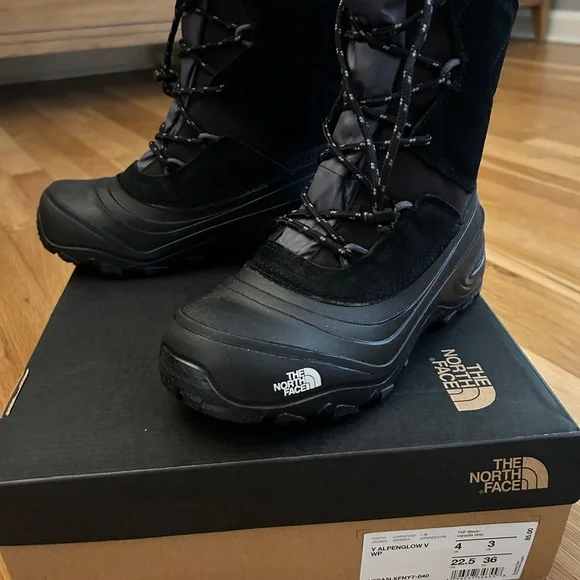 NIB The North Face Alpenglow V Waterproof Boots Size 4 Big Kids - Picture 2 of 4